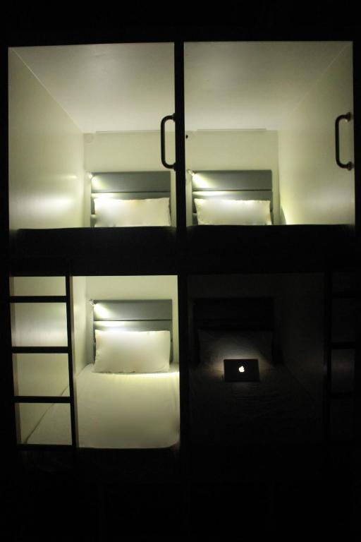 Hotel kapsul Capsules @ The Little Red Dot